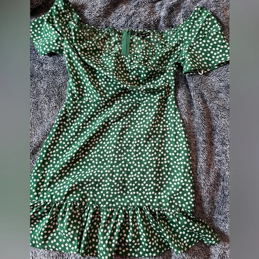 Shein size medium green floral dress - Picture 2 of 8